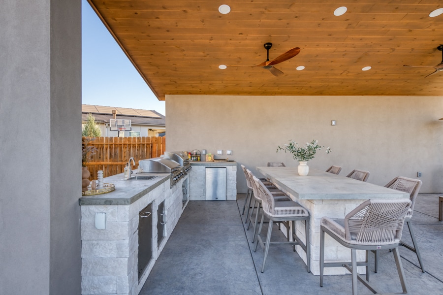 dining table in outdoor kitchen in 20x26 poolside cabana_