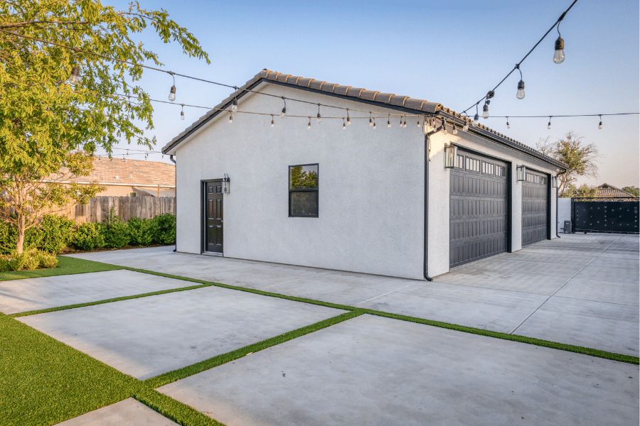 durable siding on tan and brown trimmed garages near Squaw Valley CA