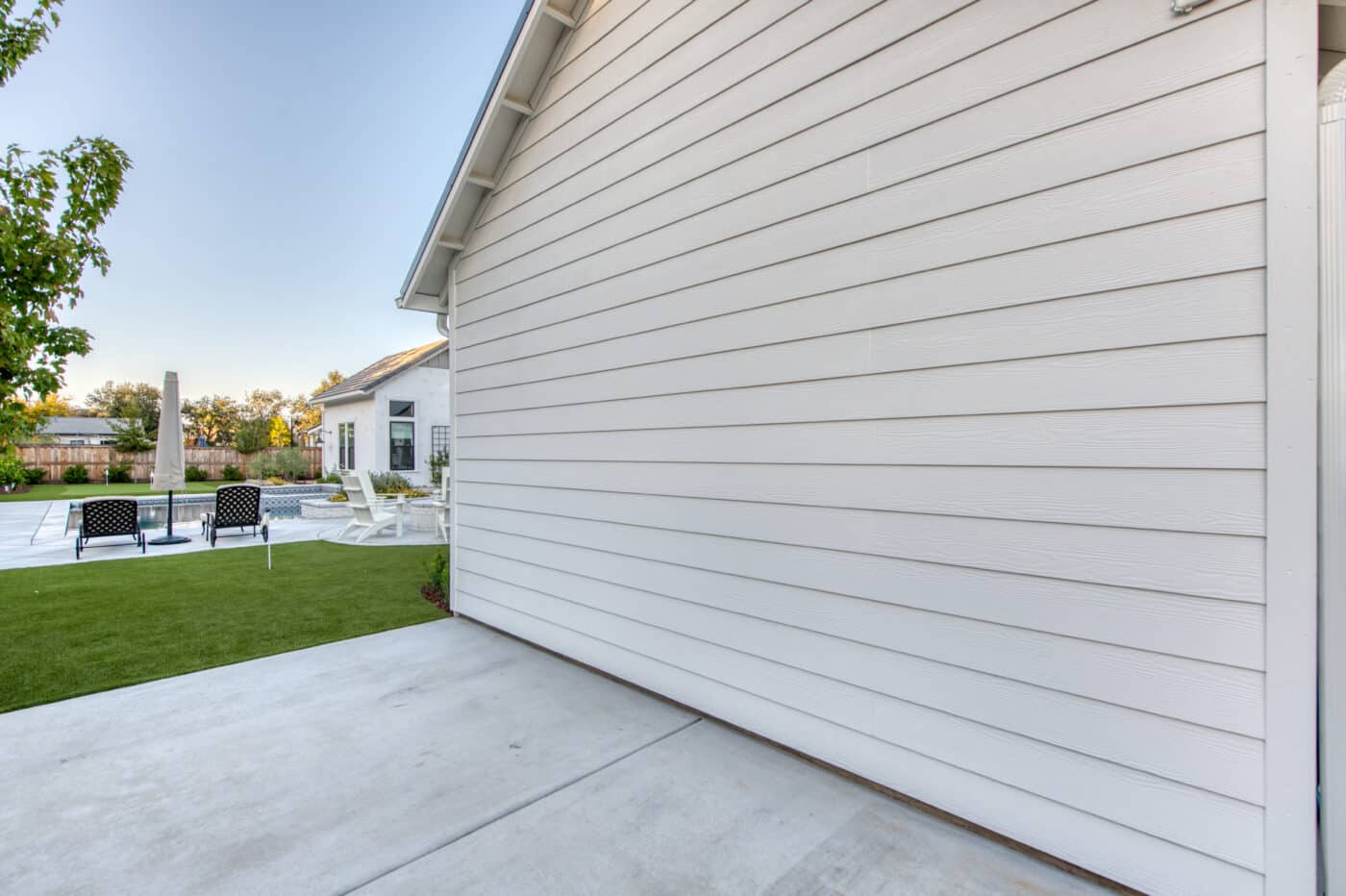 durable white siding on a garage