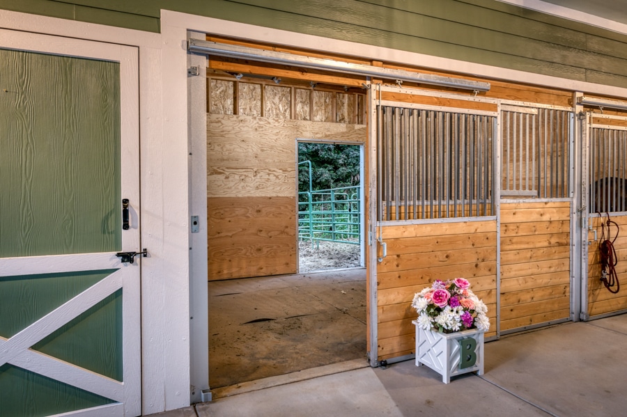 stall slider doors in 22x60 horse barn